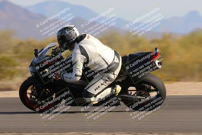 media/Nov-28-2022-Moto Forza (Mon) [[c5a51e62ca]]/A Group/Session 4 (Turn 8)/